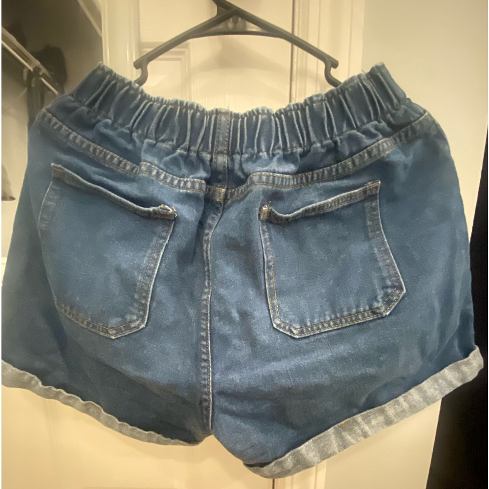 Scrunch waist jean shorts - Picture 2 of 3